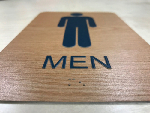 使用UV LED打印机 ADA标牌打印效率更高